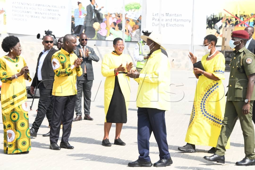 Museveni ng'atuuse ku kitebe ky'akakiiko k'ebyokulonda
