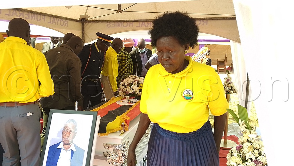Margret Alumu, female councillor representing older persons in the district council, and others, pay their last respects to the late Mafu. (Credit: Adam Gule)