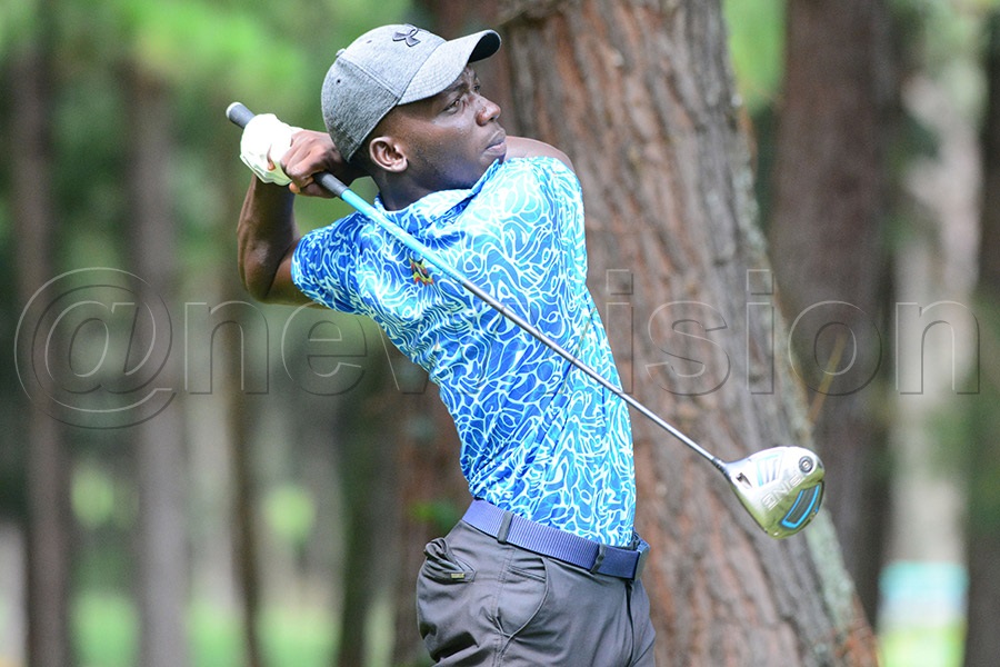 Samuel Bazaale knocked out Joseph Cwinyaa from the President's Cup. Photo by Michael Nsubuga
