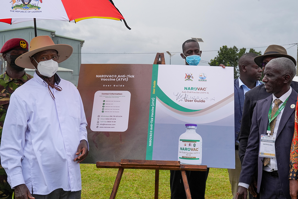 President Museveni launching the vaccine, branded NAROVAC-ATV1. (PPU)