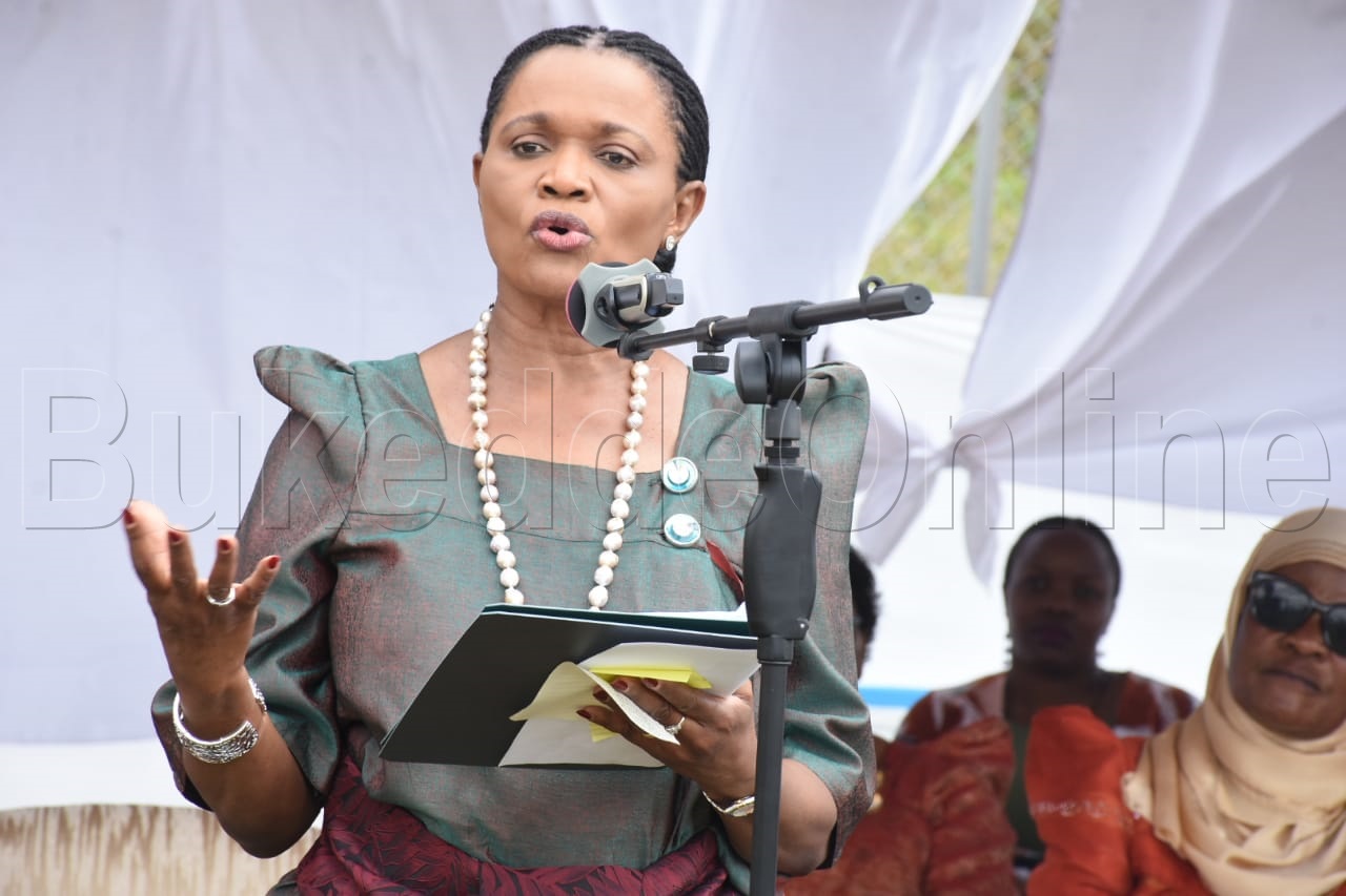 Nnaabagereka Sylvia Nagginda ng'ayogera eri abakyala bwebaabadde bakuza olunaku lwaabwe mu Buganda.