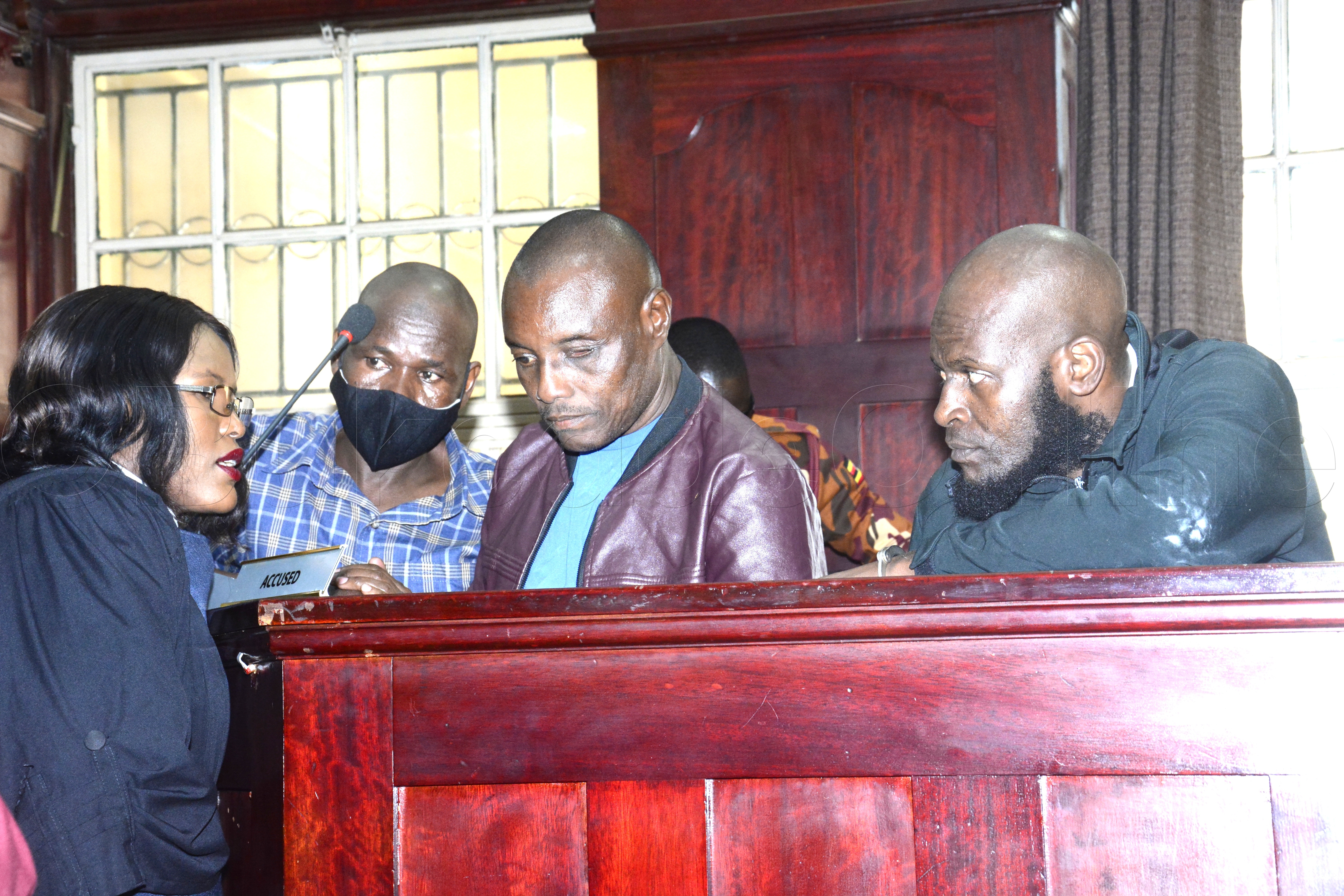 Abawawaabirwa nga boogerako ne looya waabwe, Elizabeth Nampola mu kkooti enkulu gye babadde okuwuliriza obujulizi