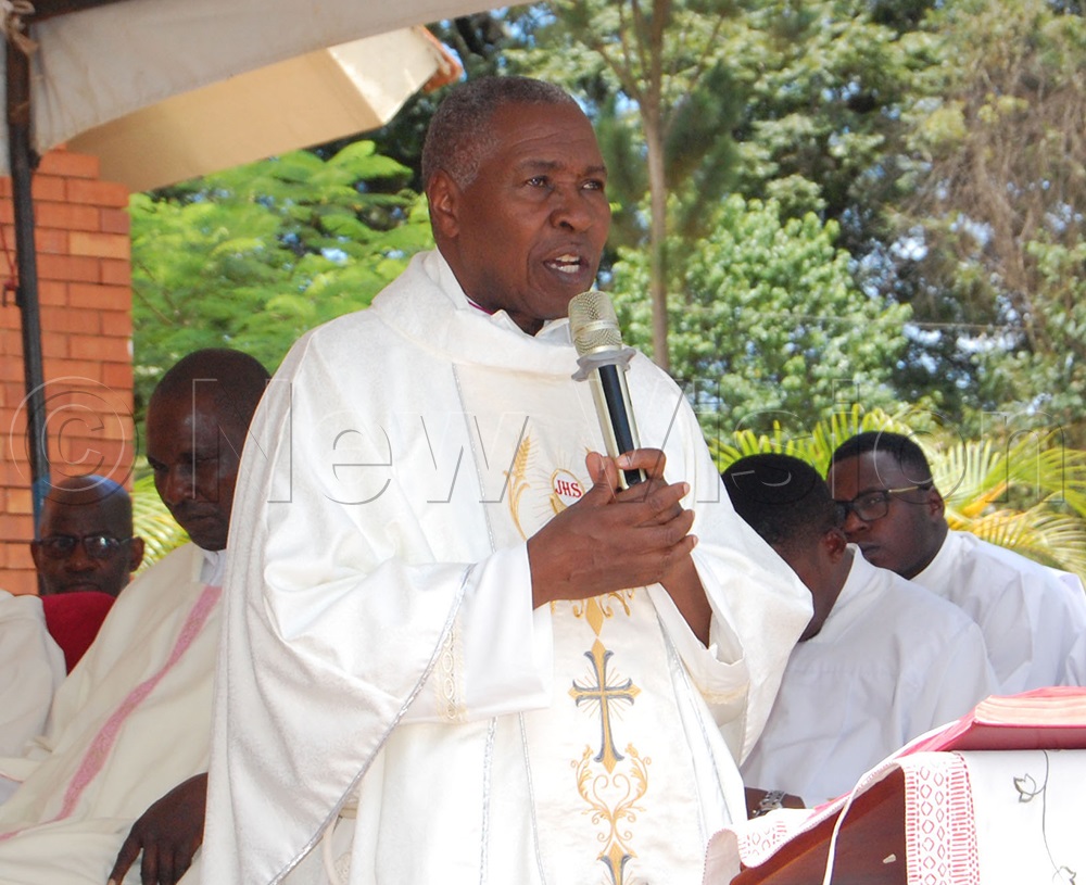 Msgr. Gerald Kalumba eulogises Bro. Muyunga during the requiem mass. (Photo by Mathias Mazinga)