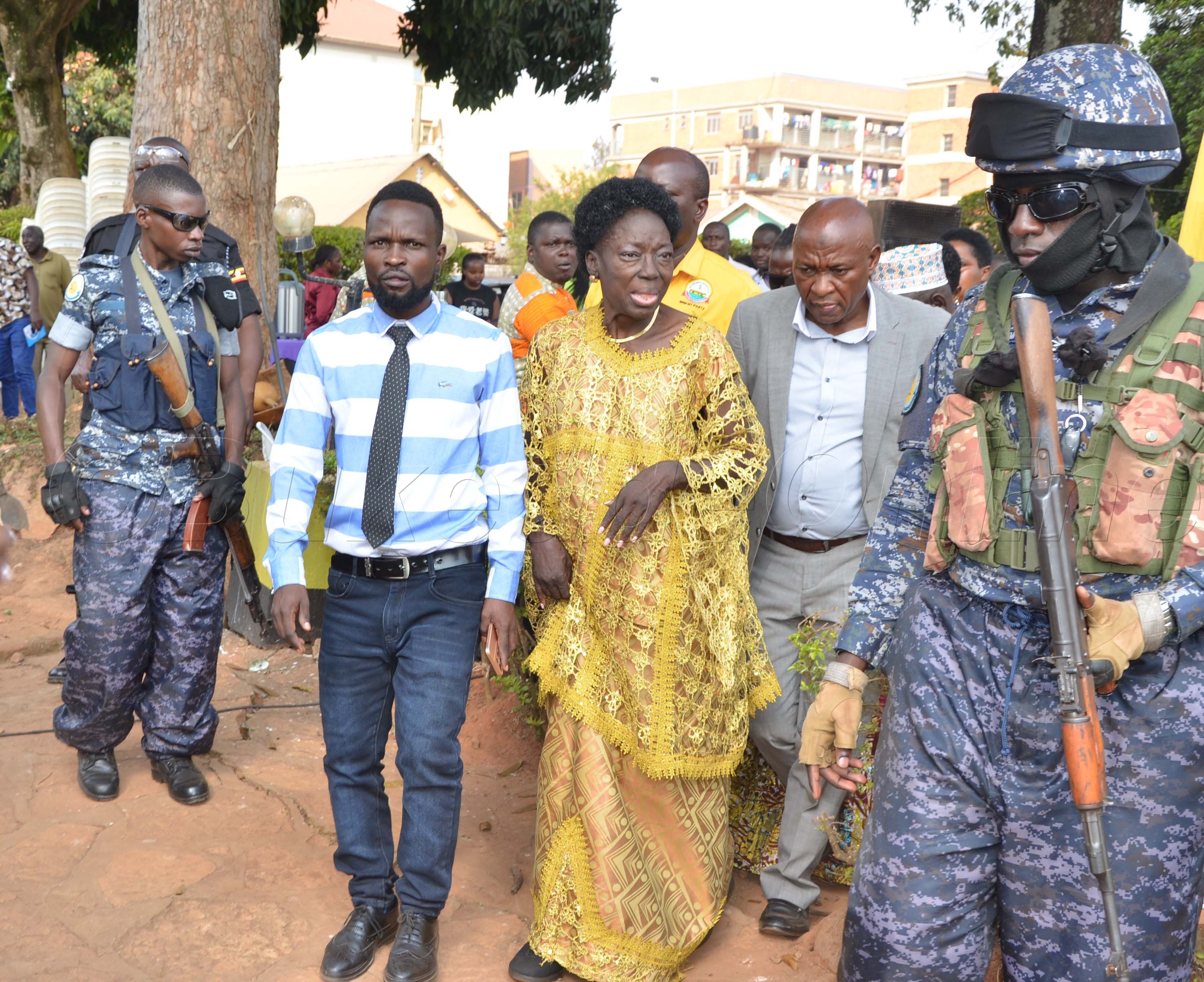 Minista Kadaga Ng'atuuka e Nansana