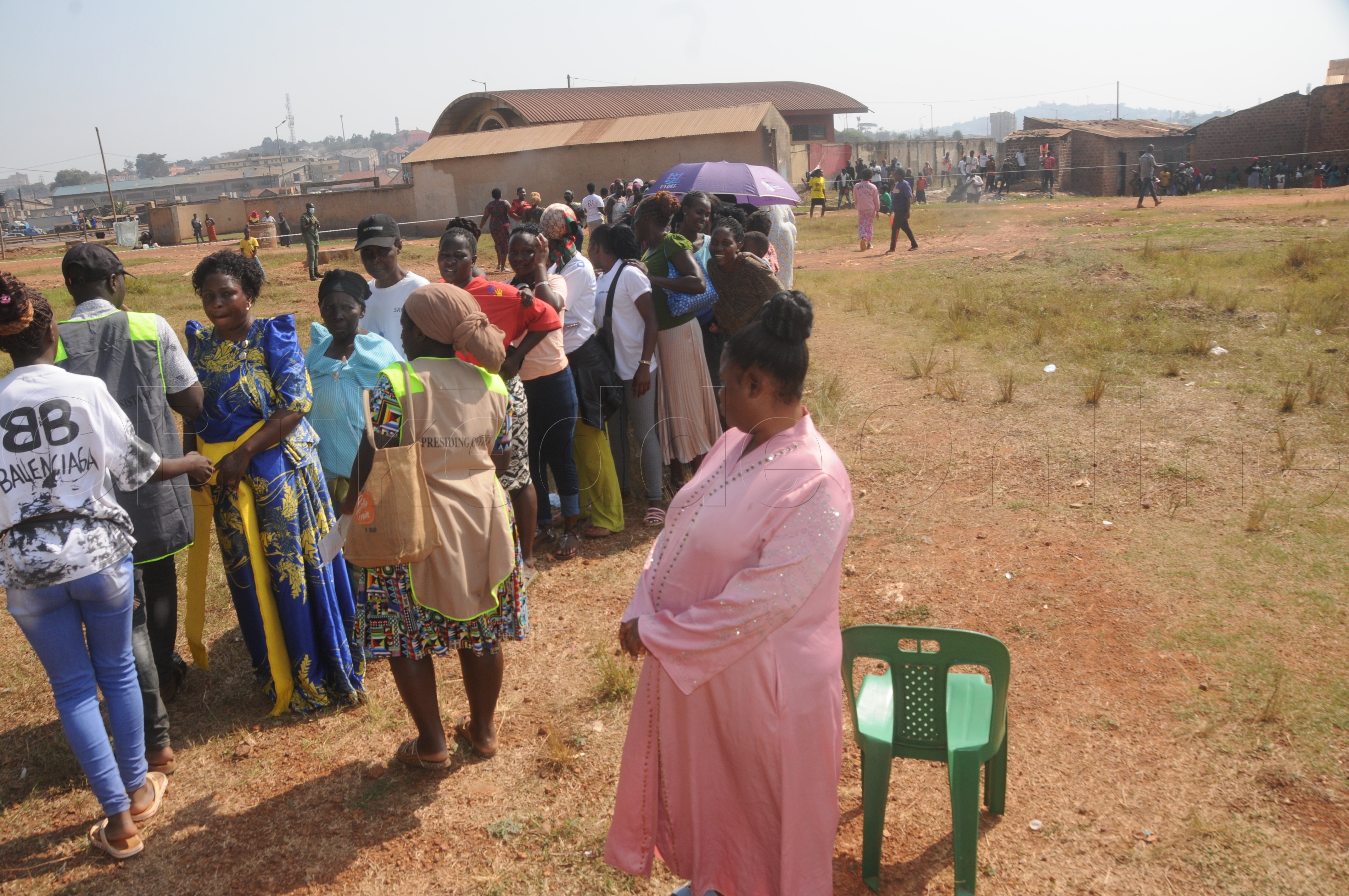 Madiina Nampijja Omu Ku Beesimbyewo Mu Kiggundu Zooni Ng'atunulira Abalonzi Engeri Gye Baamuliddemu Olukwe Ne Batamuwa Yadde Akalulu.