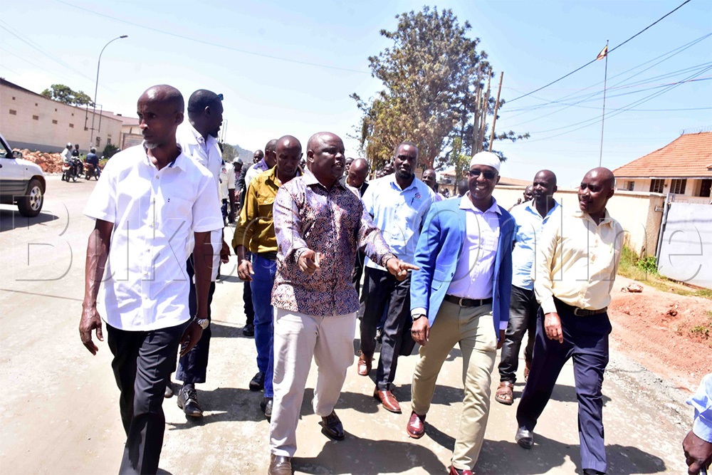 Aba Taxi nga batuuka ku office ya ministry y'ebyentambula 