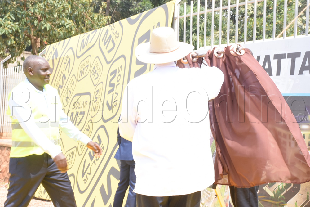 Museveni ng'akuba evvunike ku kizimbe ky'Abataka e Mmengo 