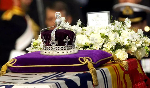 The Koh-i-noor, or "mountain of light," diamond, set in the Maltese Cross at the front of the crown made for Britain's late Queen Mother Elizabeth, is seen on her coffin on April 5, 2002. (AFP)