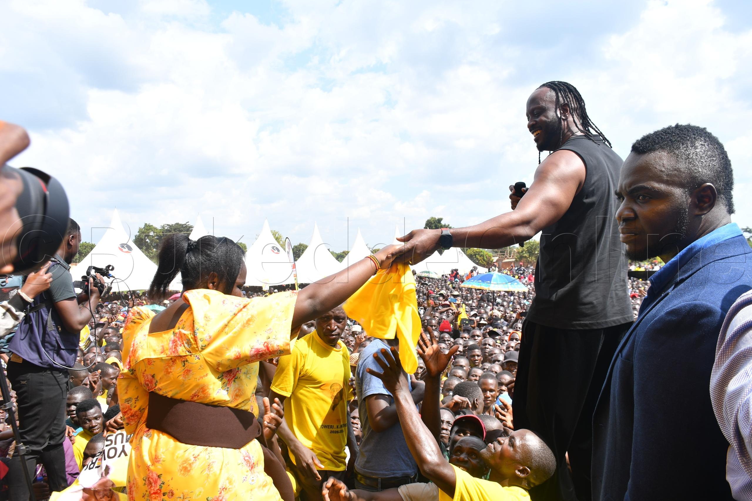 Omubaka Brenda Namukuta ng'amenyeka omubbali