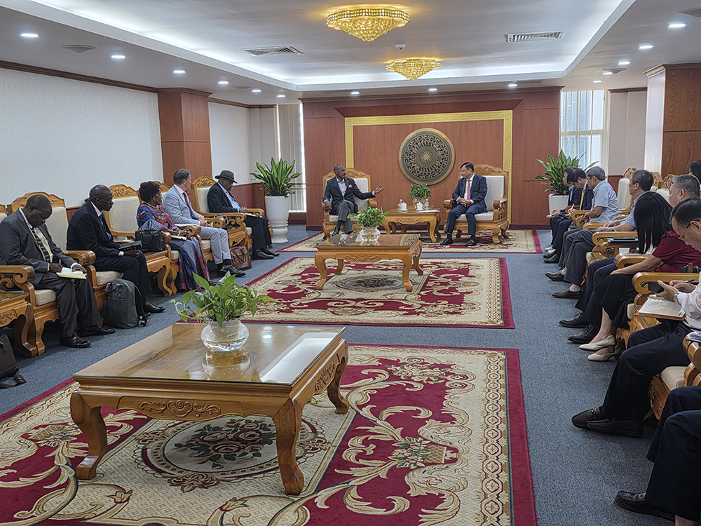 Uganda&rsquo;s delegation led by agriculture minister Frank Tumwebaze met the Vietnamese vice minister of agriculture and rural development, Nguyen Hoang Hiep, on the sidelines of the two countries' business summit in the Vietnamese capital, Hanoi. (Courtesy photo)