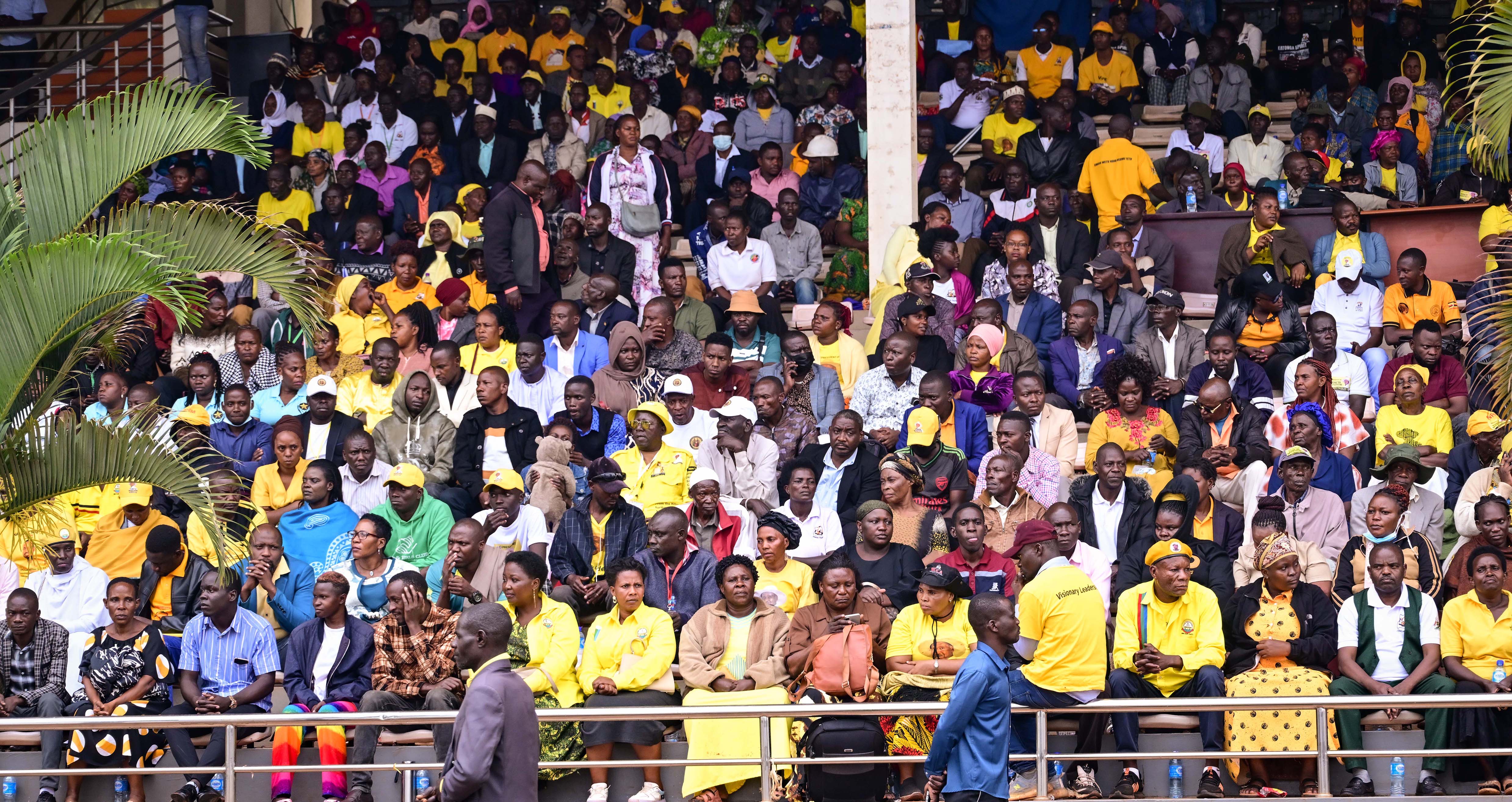   Some of the mechanics and garage operators from Kampala metropolitan region express their support for President Museveni during a meeting at Kololo on Sunday. 
