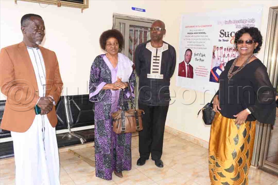 Ku Ddyo Ye Nnaabagereka Nagginda Ate Ku Kkono Ye Mukungu Mukiibi Muzzanganda Bwe Yabadde Yaakatuuka