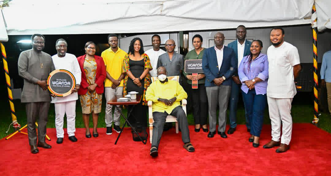 A delegation from Ghana together with Ugandan tourism officials meeting president Museveni at Mayuge State lodge on Monday to discuss a visa-free Africa.