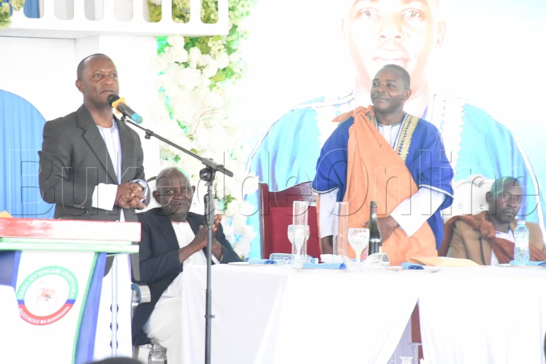 Minisita Robert Sserwanga ng'atuusa obubaka bw'obwakabaka
