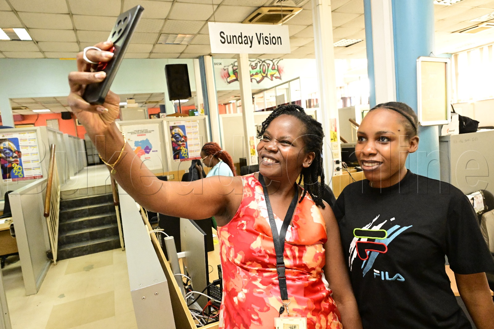 Akulira Digital mu Vision Group Penlop Nankunda nga yeekuva ppicca mu kujazguza emyaka 40 egya Nv