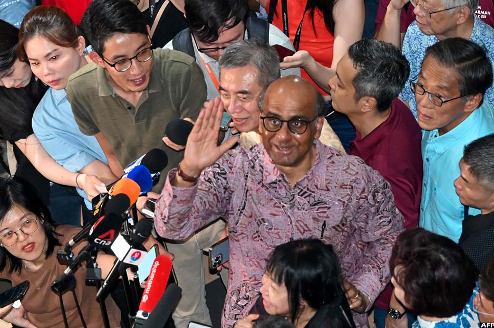 Tharman Shanmugaratnam owabaireho Omuhwezi w'enganzi y'eihanga erya Singapore