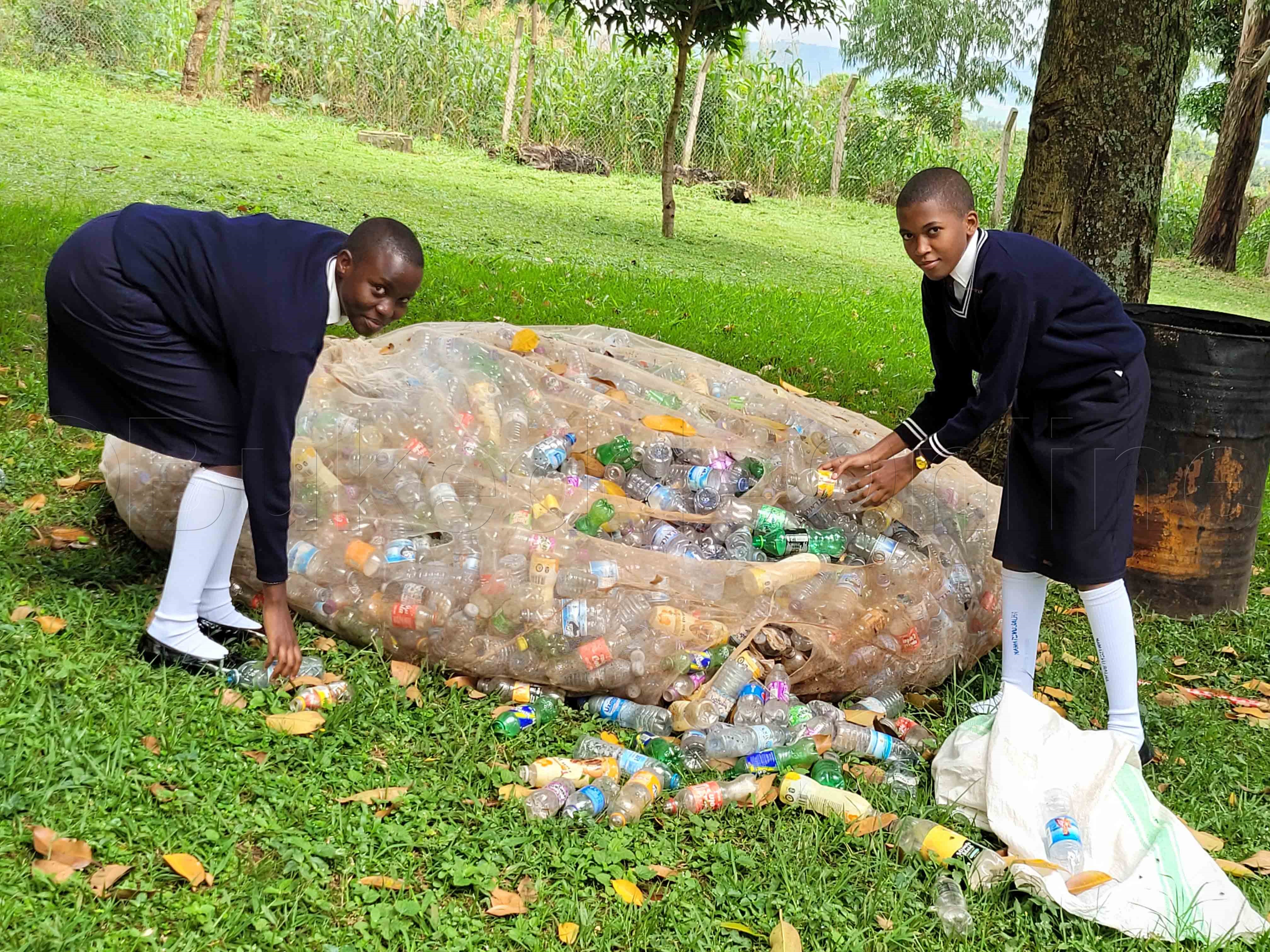 Abayizi nga bakung'aanya pulasitiika.