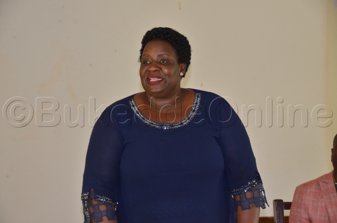 Juliet Najjuma ng&rsquo;ayogerera mu lukiiko.