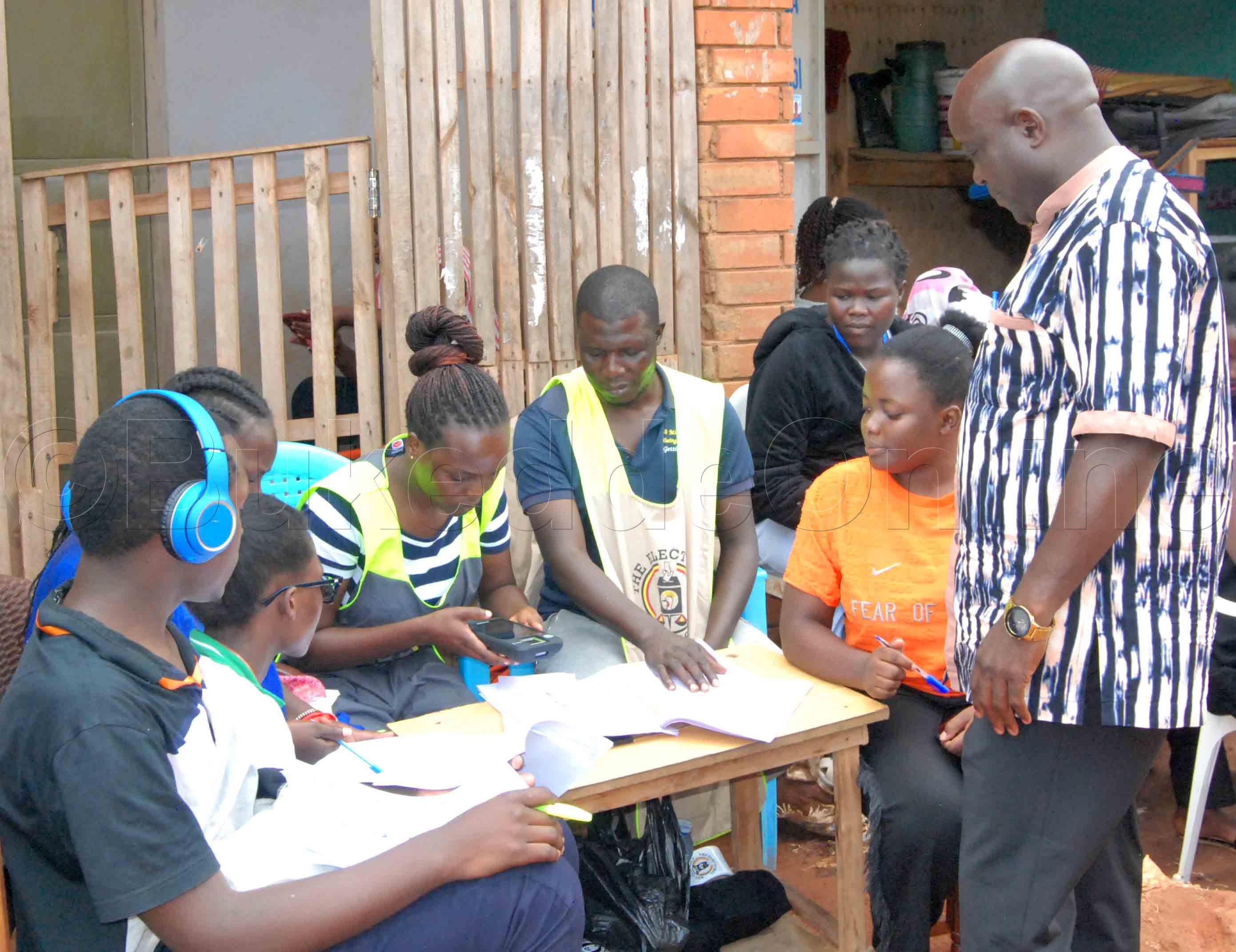 Mmeeya Mugambe ng'azze okulonda