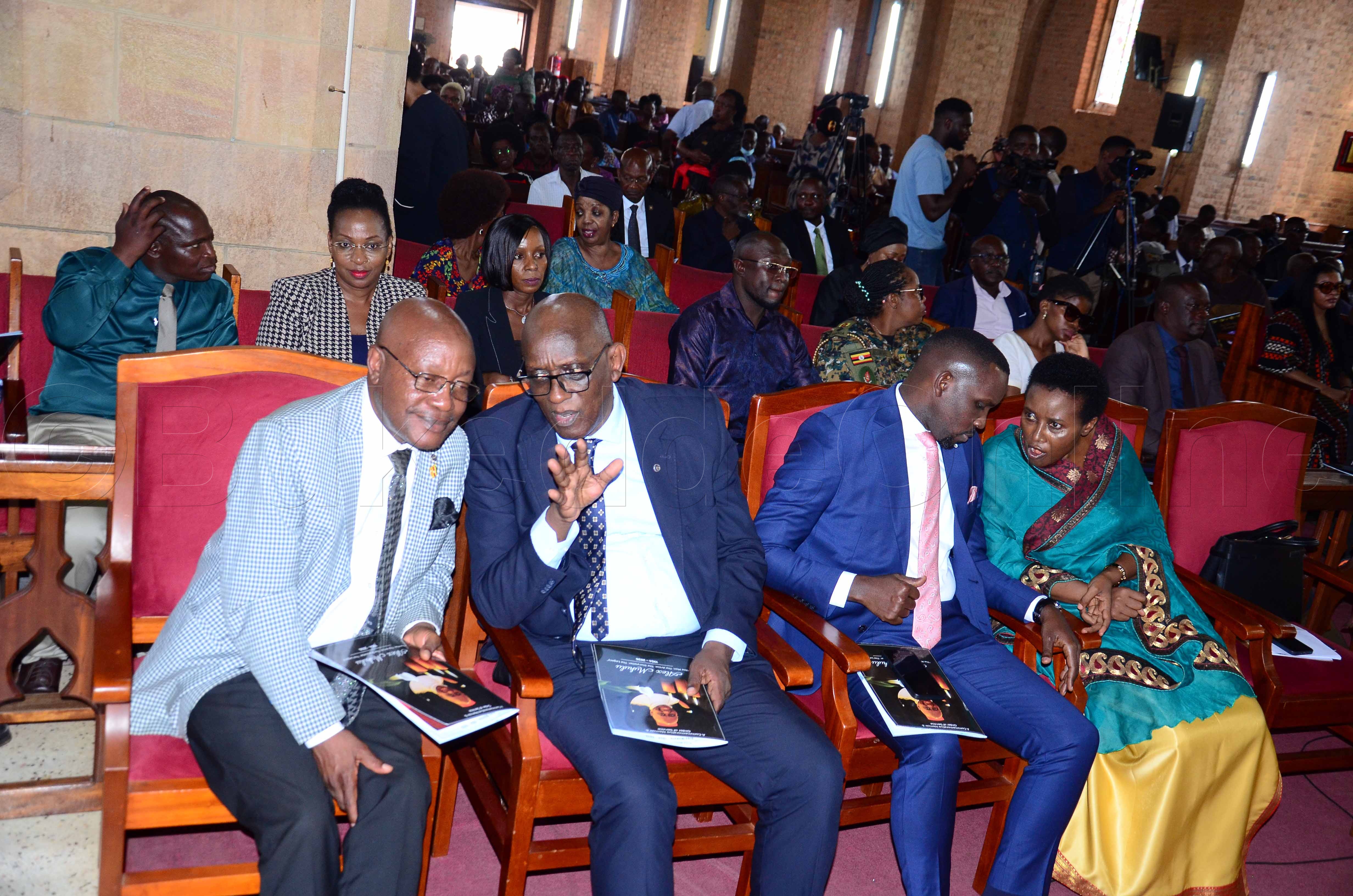 Abamu ku bannabyabufuzi n'abeebitiibwa abaabadde mu kusabira Mukulu.