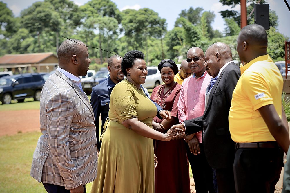 State House Comptroller, Ms Jane Barekye, welcomed by officials in Bugiri in the Busoga subregion. (PPU)