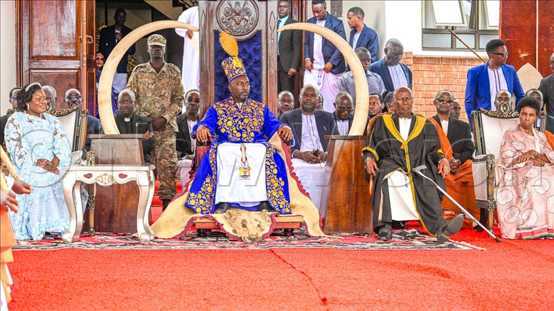 Congratulating the new Omukama, recalling his previous career as a television news anchor and editor, Museveni expressed hope that Nyabongo will deliver on his tasks. (All Photos by PPU and Richard Sanya)