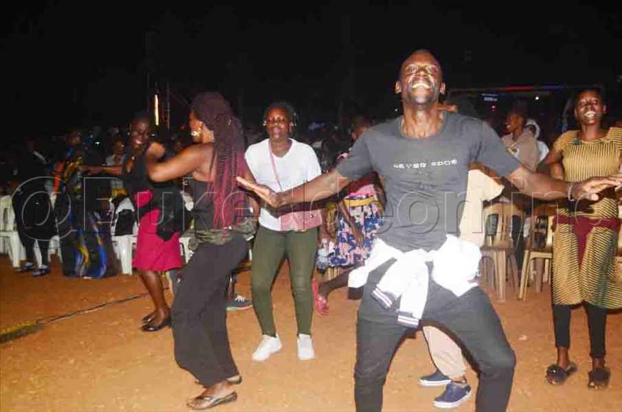 Ono Ng'amazina Gamutta Mu Kusaba Kw'okumalako Omwaka.