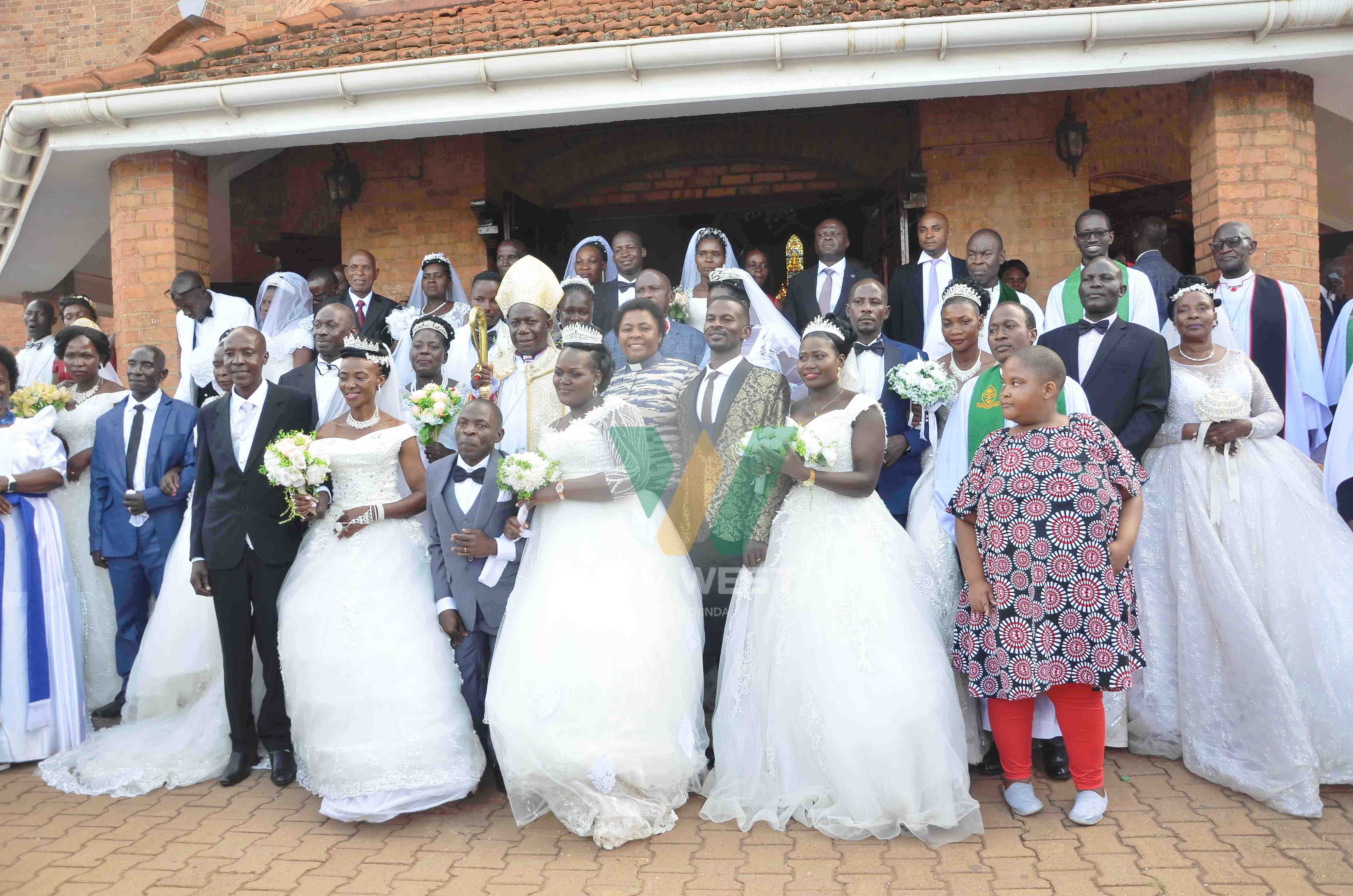 Namirembe cathedral egaitsire emigogo 53 y’abagore omurundi gumwe.