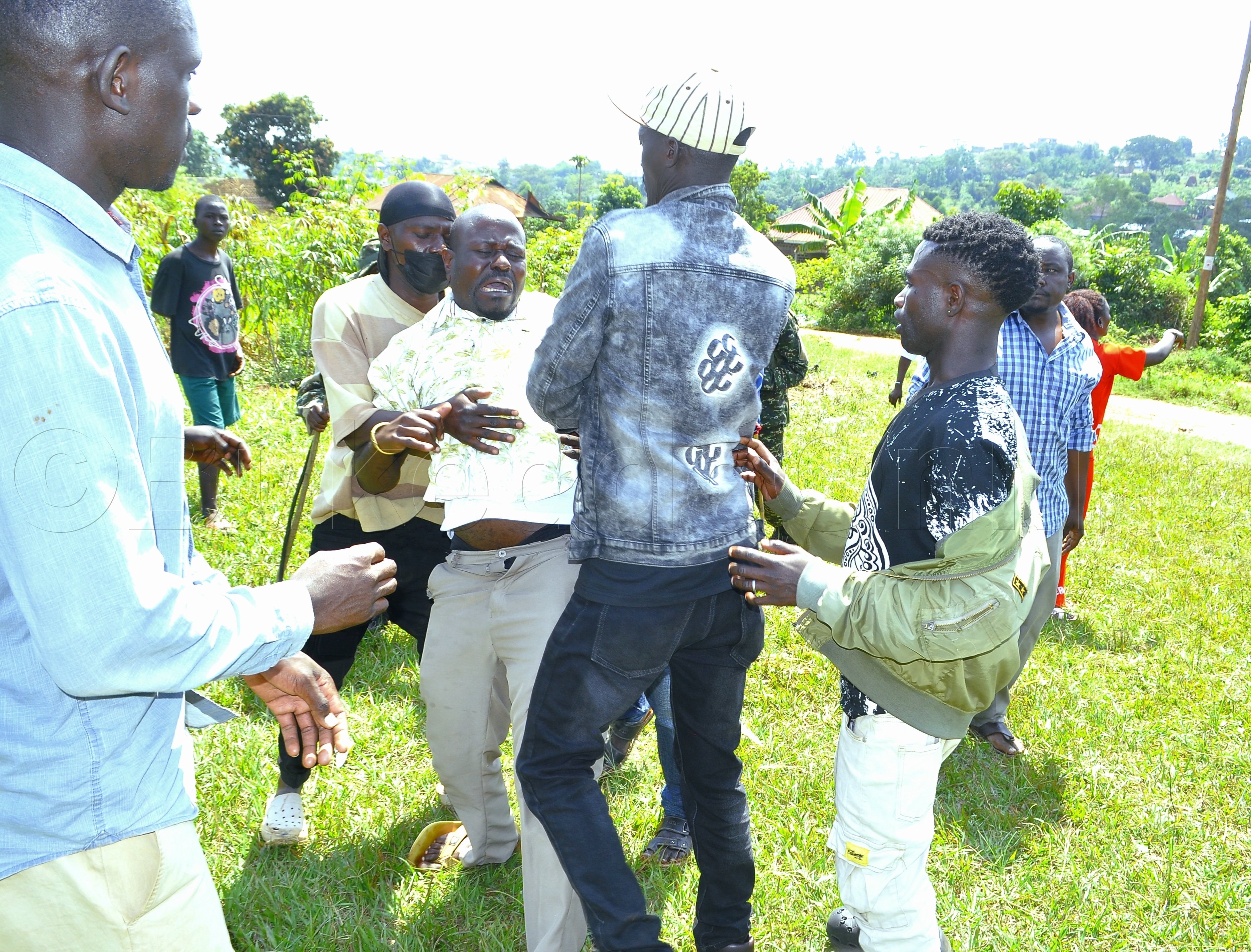 Ono Yakwatiddwa Ng'akola Kavuyo.