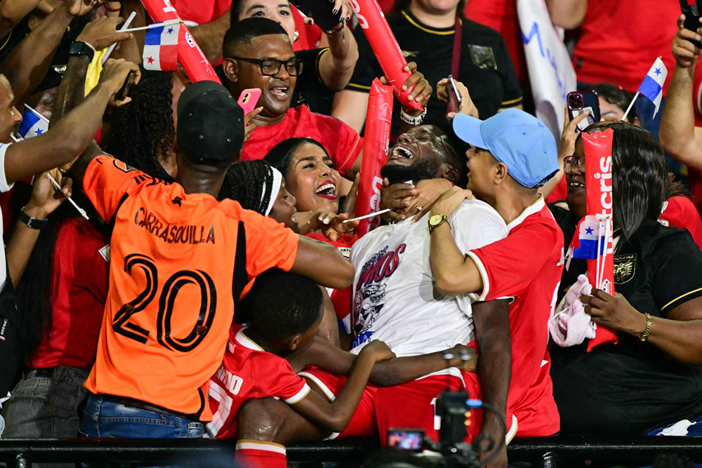 Panama's forward 17 Jose Fajardo celebrates with supporters after winning the 2026 FIFA World Cup Concacaf qualifier football match between Panama and El Salvador at the Rommel Fernandez Stadium in Panama City on November 18, 2025. (AFP)