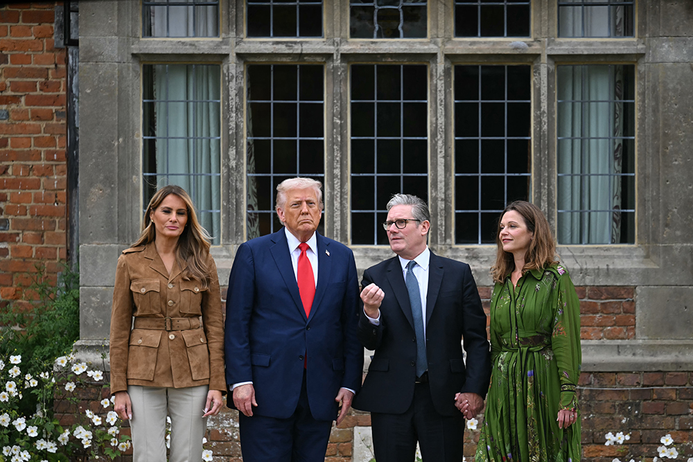 (L-R) US First Lady Melania Trump, US President Donald Trump, Britain's Prime Minister Keir Starmer and Victoria Starmer watch a display by members of the Red Devils parachute team at Chequers, in Aylesbury, central England, on September 18, 2025, on the second day of the US President's second State Visit. (Credit: AFP)