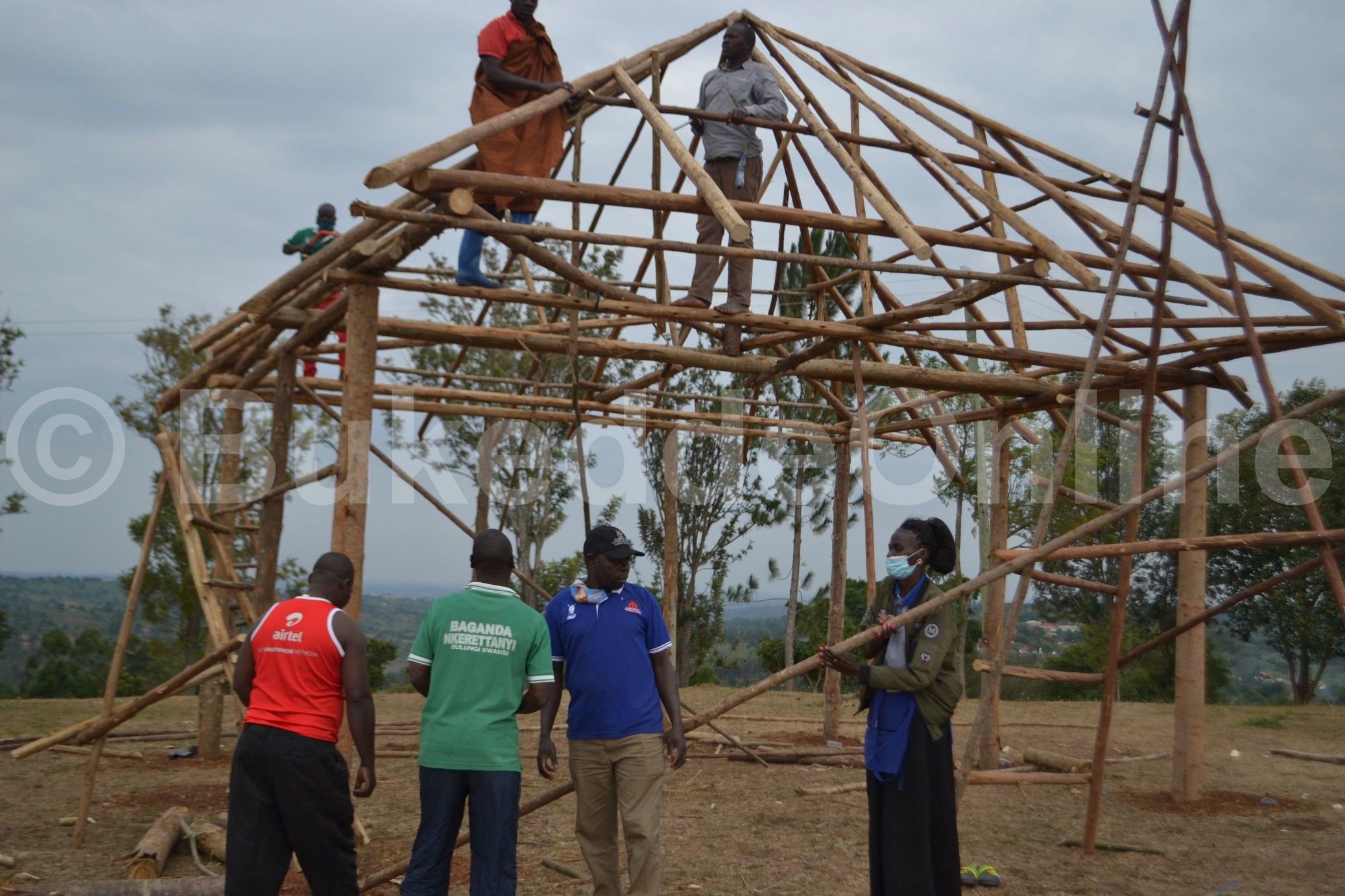 Ekiwu ssaabasajja mw'atuula ekizimbibwa