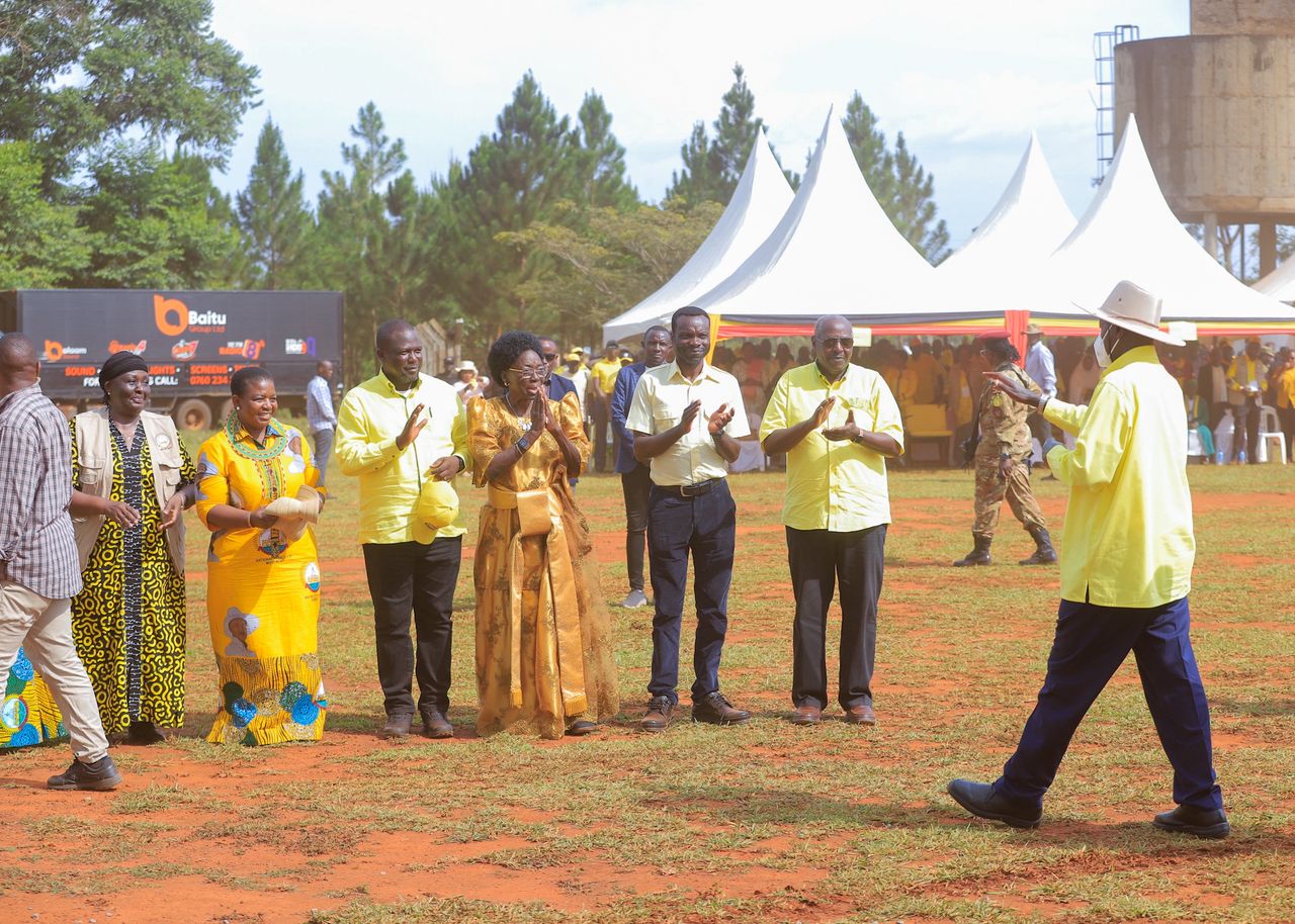 Pulezidenti Museveni ng'abuuza ku bantu