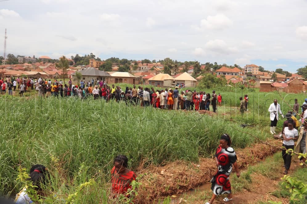 Abantu nga bali awabadde ekikangwa 