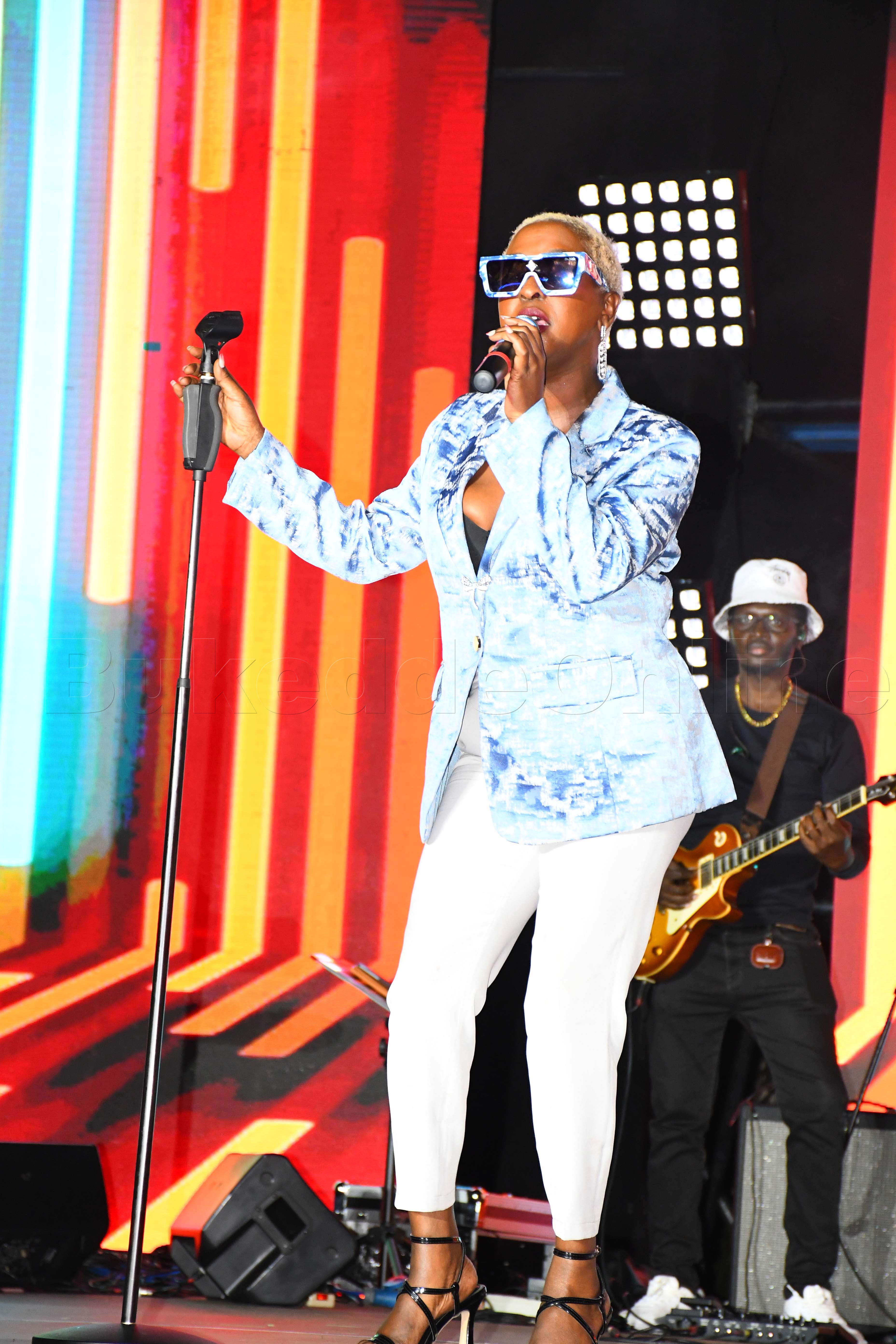 Lillian Mbabazi Ng'ayimba Ku Soul And Rnb Safari Ku Mestil