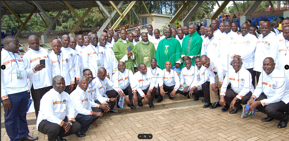 Abaami Abakatuliki nga bali mu kifaananyi ekya wamu