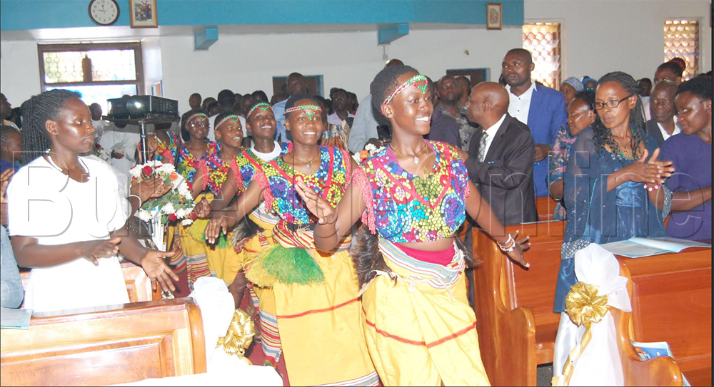 Baana bawala nga basanyusa abantu ku jjubireewo