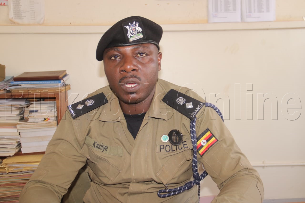Omwogezi wa Poliiis mu Greater Masaka Twaha Kasirye ng'annyonnyola