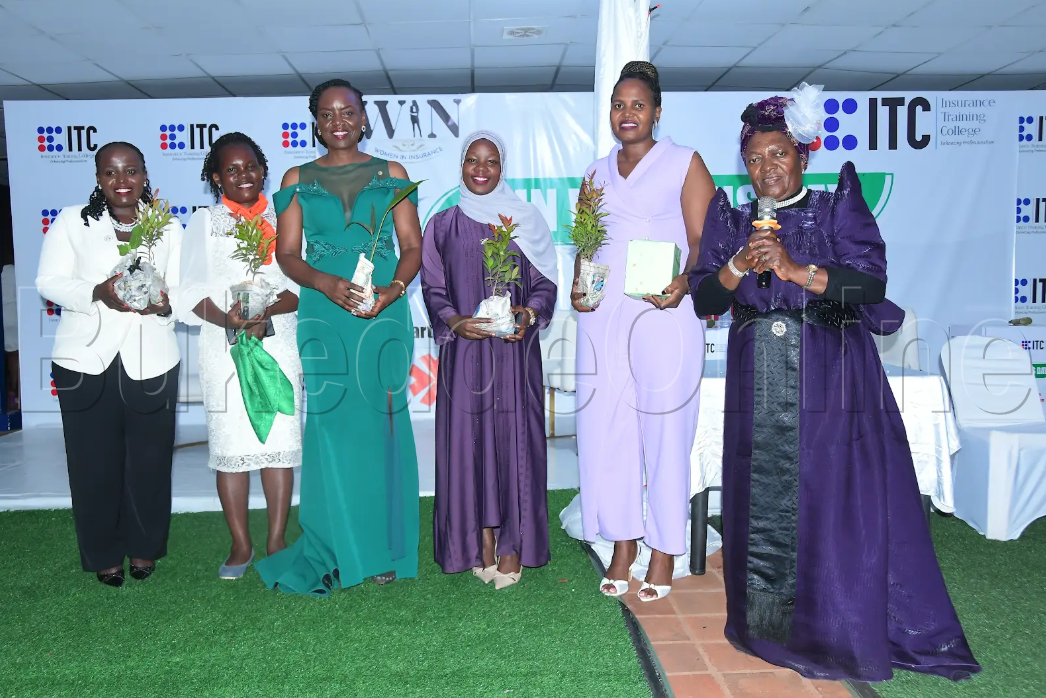 Abakyala ba insurance nga bakuza olunaku lwabwe