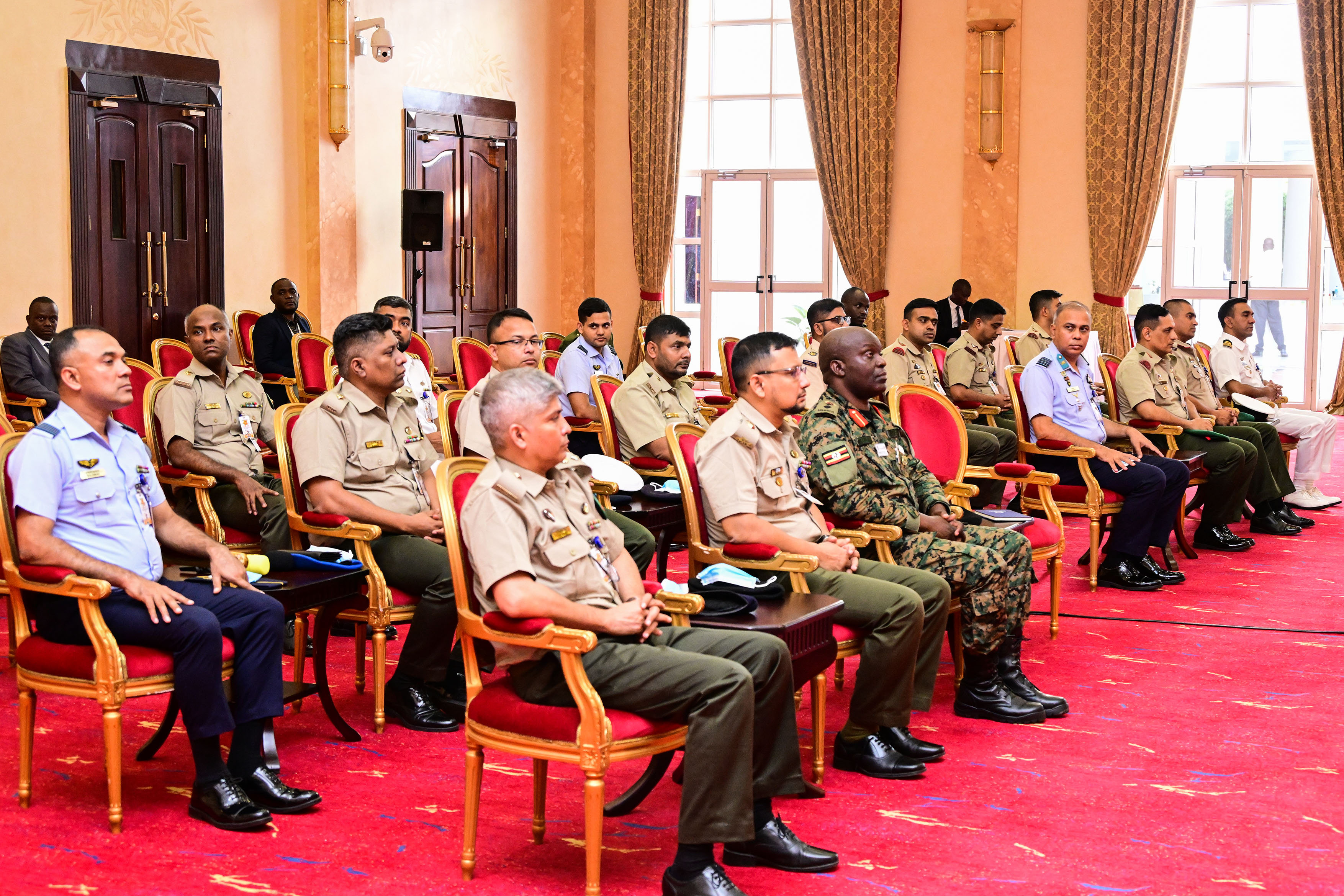 Abaserukare kuruga Bangladesh barikuhurikiriza okwegyesa kwa Purezidenti Museveni ahamaka g'obwa Purezidenti, Entebbe aharwakashatu, ebiro 11.09.2024.