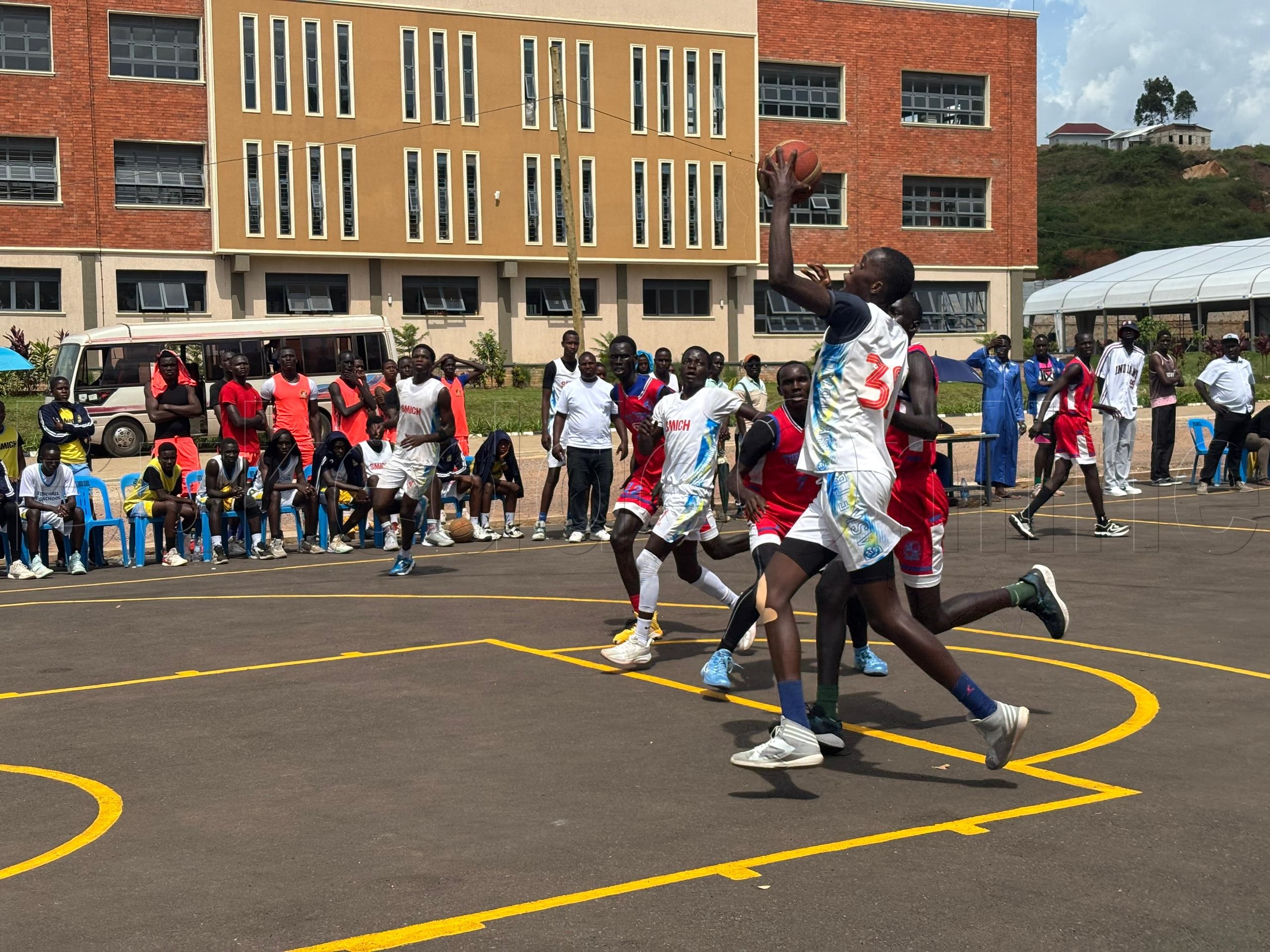 omuzanyi wa st. Michael nga attunka nabazibizi ba St. Cyprian Kyabakadde