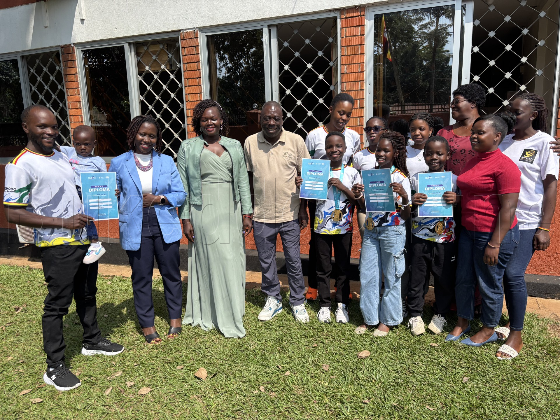 Abazannyi nga balaga certificates zaabwe 