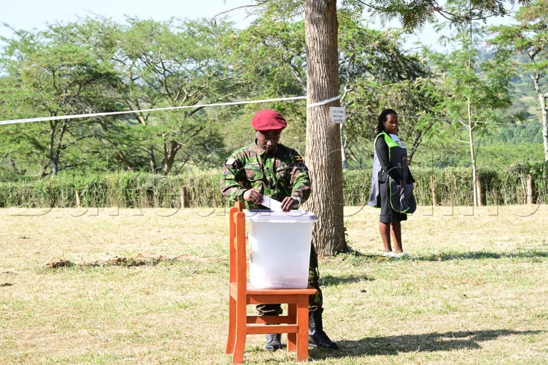 Omujaasi wa UPDF ng'asuula akalulu