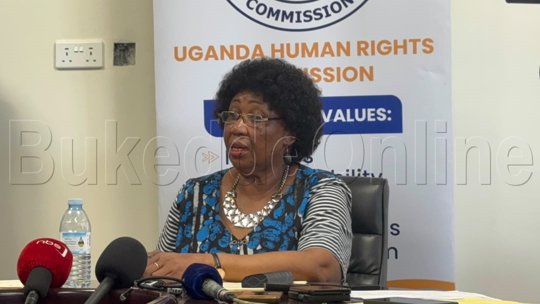 Mariam  Wangadya akulira akakiiko k'eddembe ly'obuntu ng'asisinkanye bannabyabufuzi okuva mu bibiiba eby'enjawulo