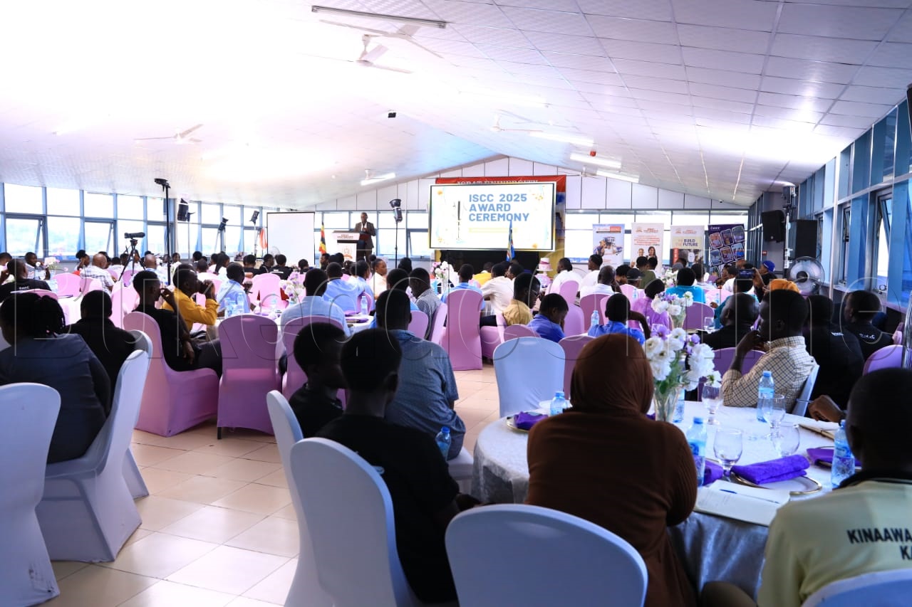 Abayizi abeetaba mu mpaka za Inter-schooks Coding competitions ez'omwaka ovuwedde