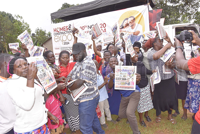 Kennedy Mwota owa Vision Group ng'agabira aba Church amawulire