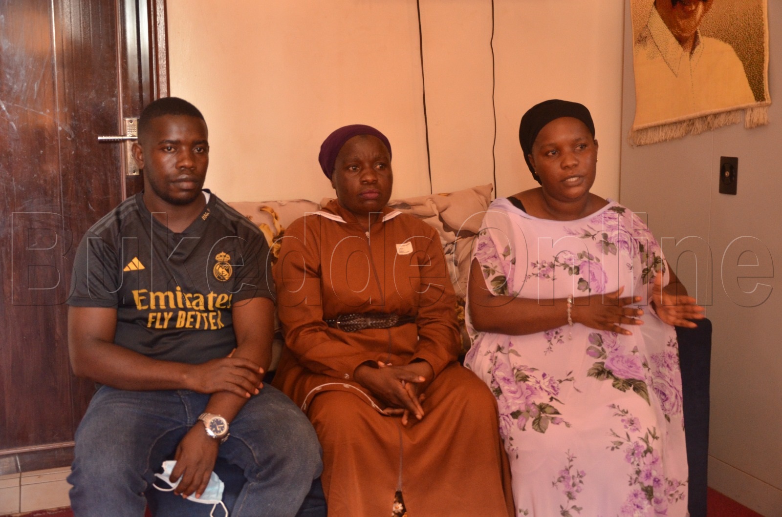 Abamu ku ba ffamire y'omugenzi Kivumbi nga bannyonnyola ku bugubu bweyaitamu ku kibanja kyabwe