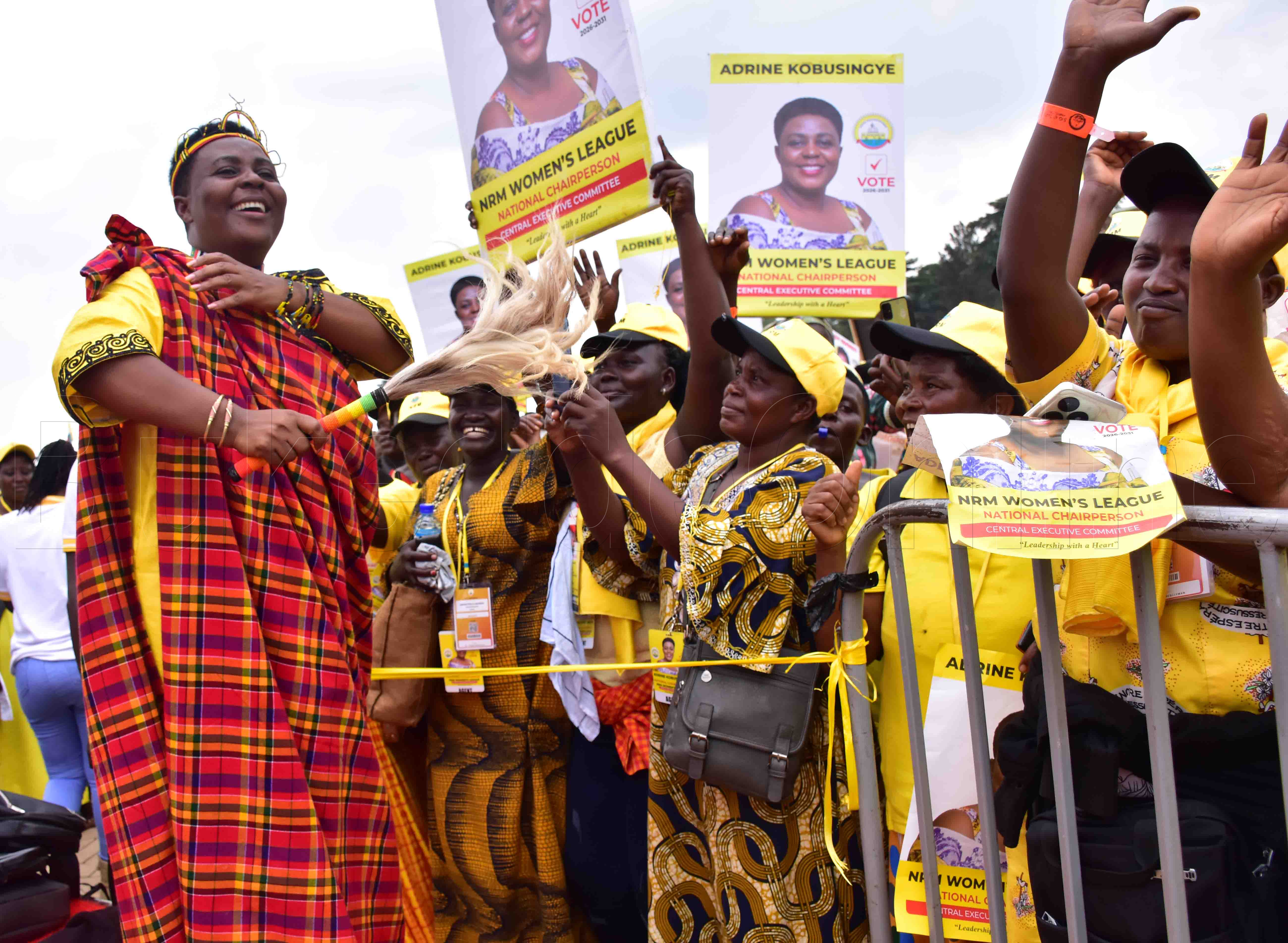 Adrine Kobusibye ng'awaga n'abawagizi be