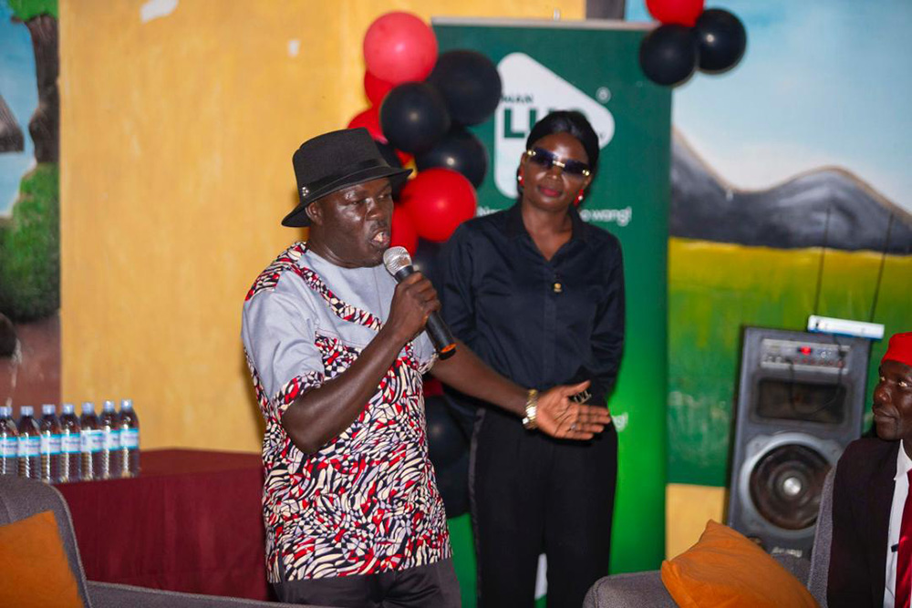  Felix Ochola, the popular host of the Confession Show on Radio Rupiny, addressing the couples. (Photo by Claude Omona)