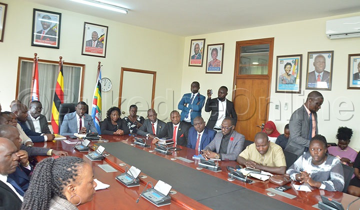 Abooludda Oluvuganya Mu Lukung'aana Lwa Bannamawulire Lwe Baakoze.